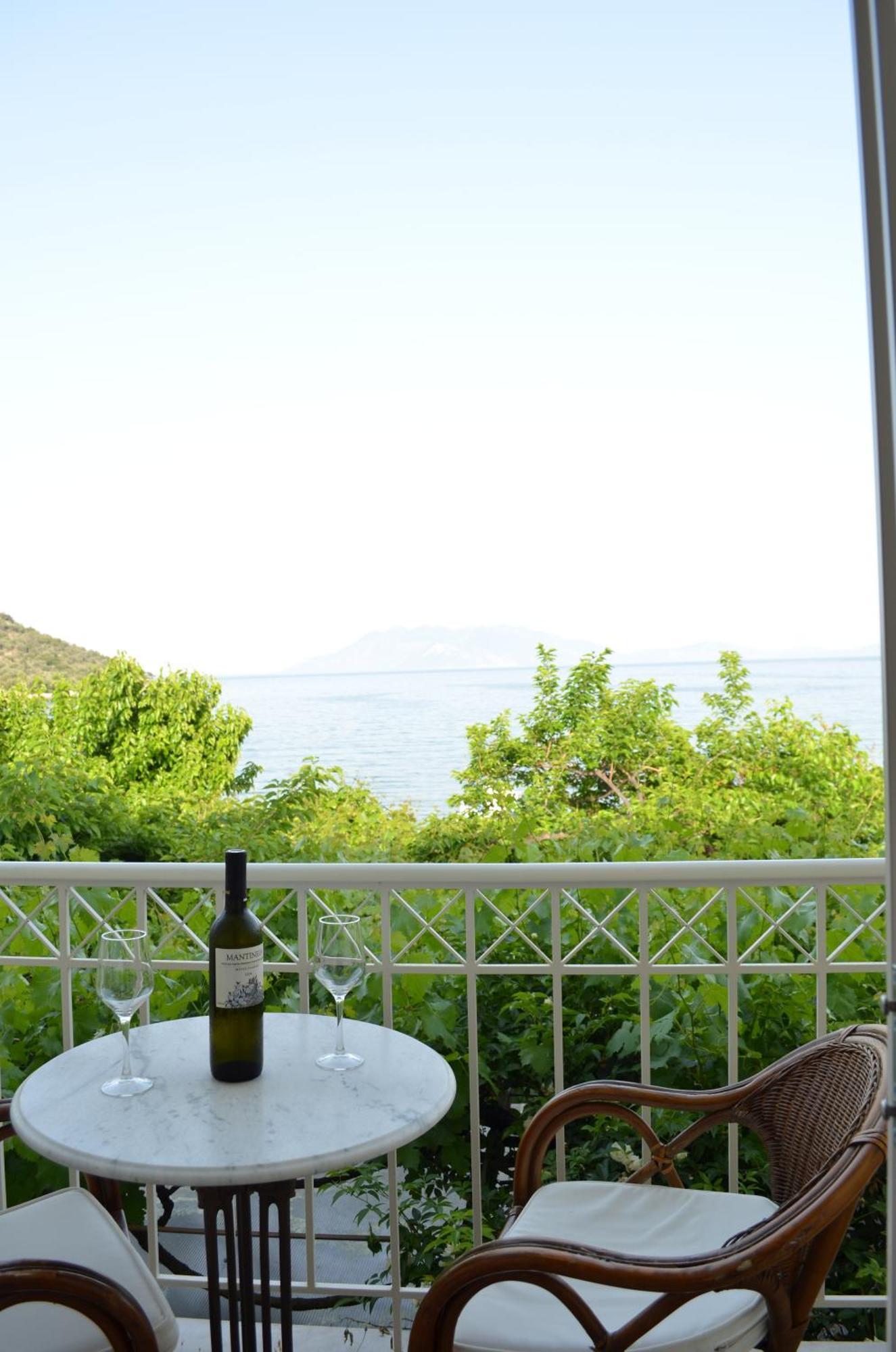Mouria & Bed and breakfast 3*