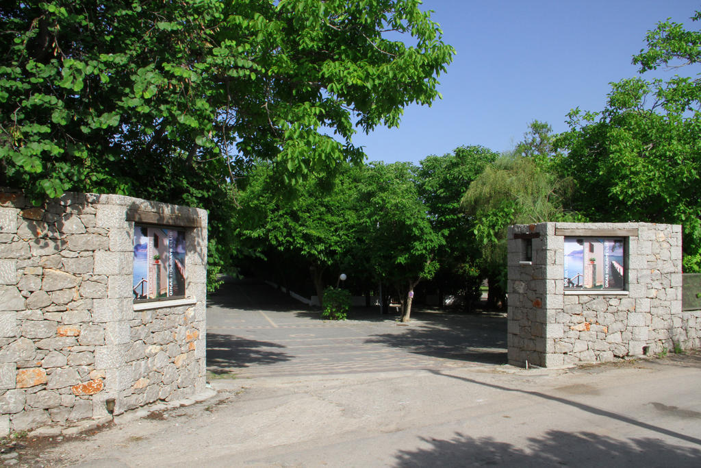 Mouria & Bed & Breakfast 3*
